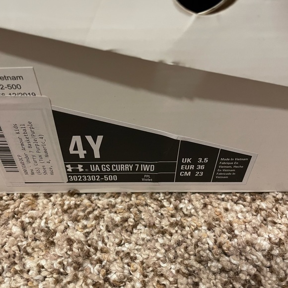 UNDER ARMOUR - UA GS Curry 7 IWD - 4 youth or 6 women - New! - Picture 3 of 6